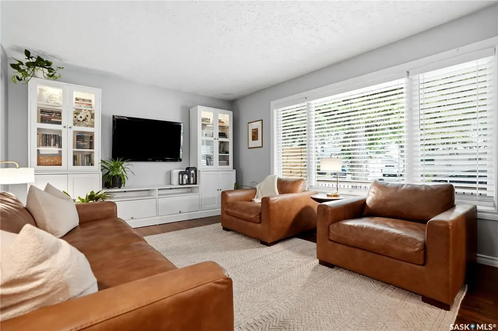 38 Ellison Crescent Regina SK S4R 4V5