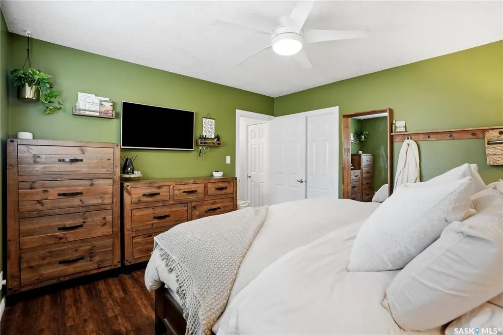38 Ellison Crescent Regina SK S4R 4V5