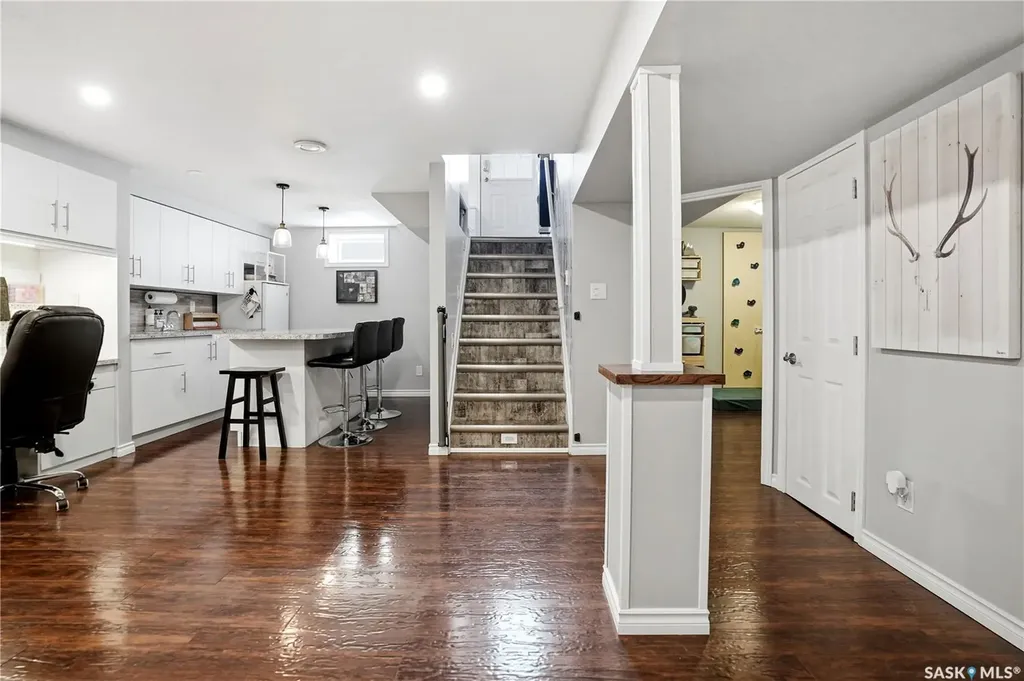 38 Ellison Crescent Regina SK S4R 4V5
