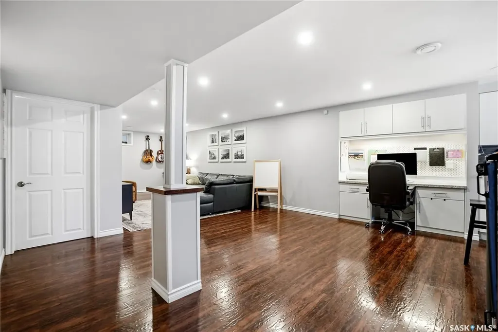 38 Ellison Crescent Regina SK S4R 4V5