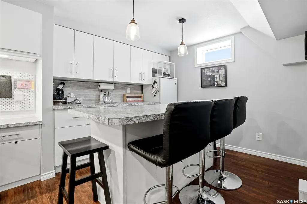 38 Ellison Crescent Regina SK S4R 4V5