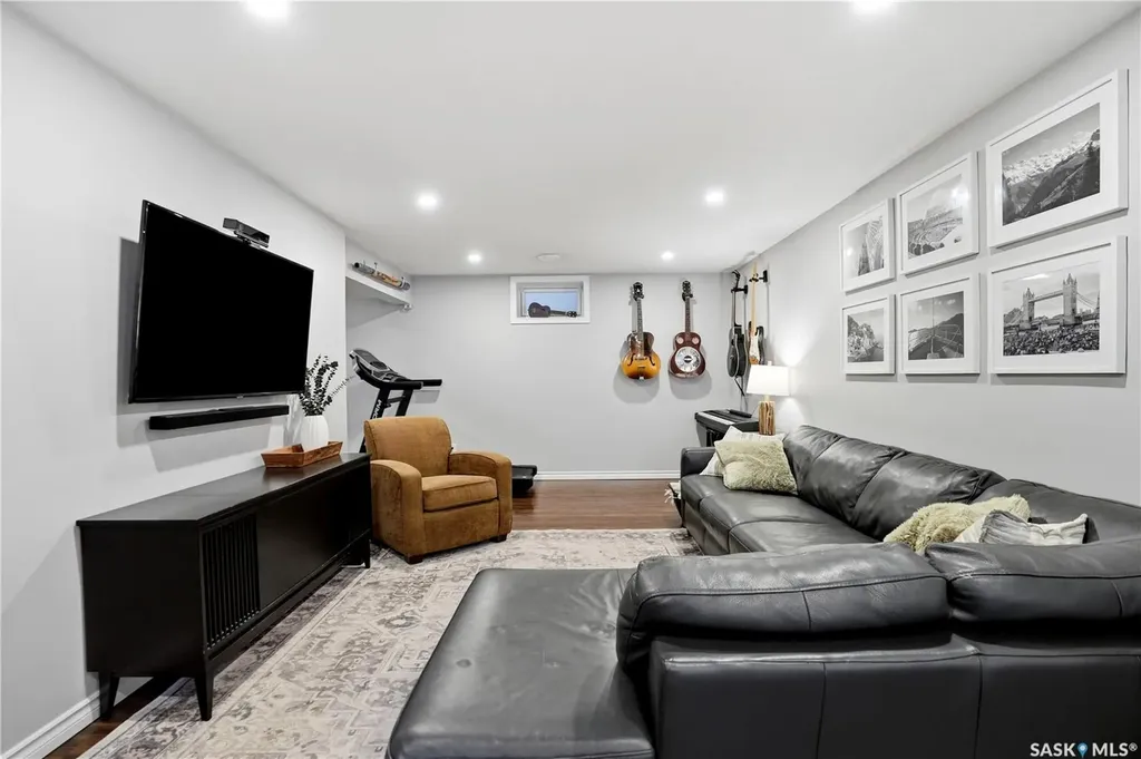38 Ellison Crescent Regina SK S4R 4V5