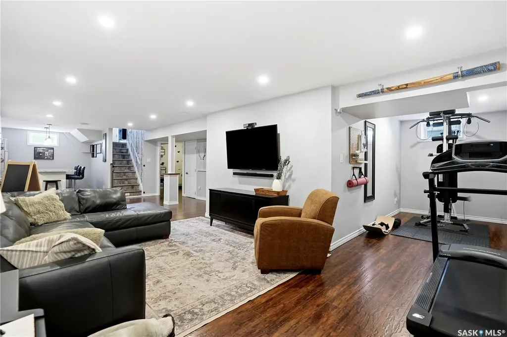 38 Ellison Crescent Regina SK S4R 4V5