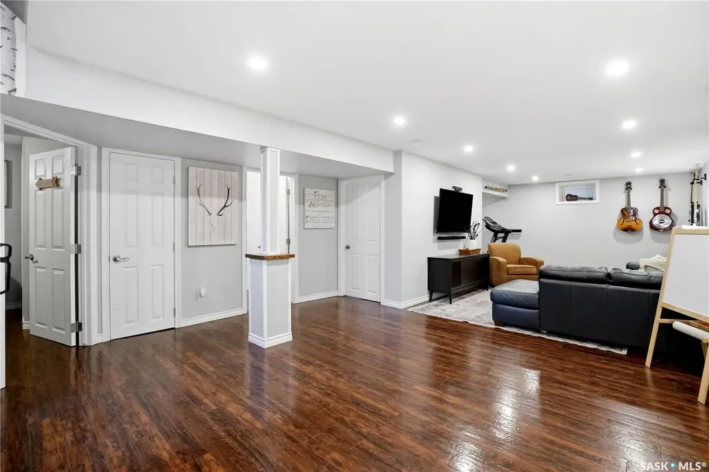 38 Ellison Crescent Regina SK S4R 4V5