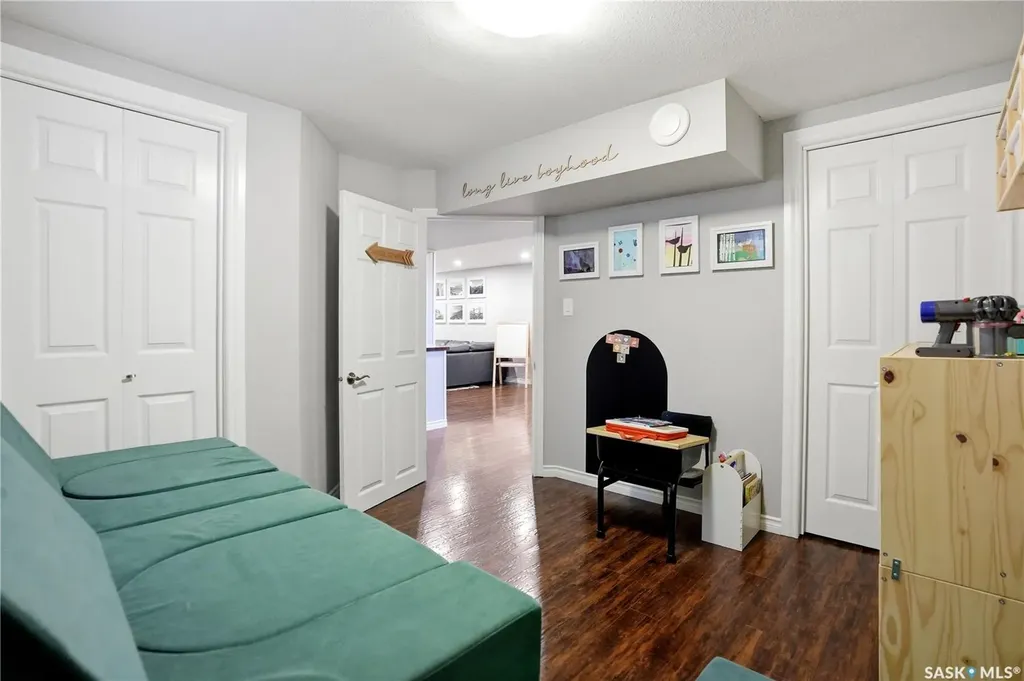 38 Ellison Crescent Regina SK S4R 4V5