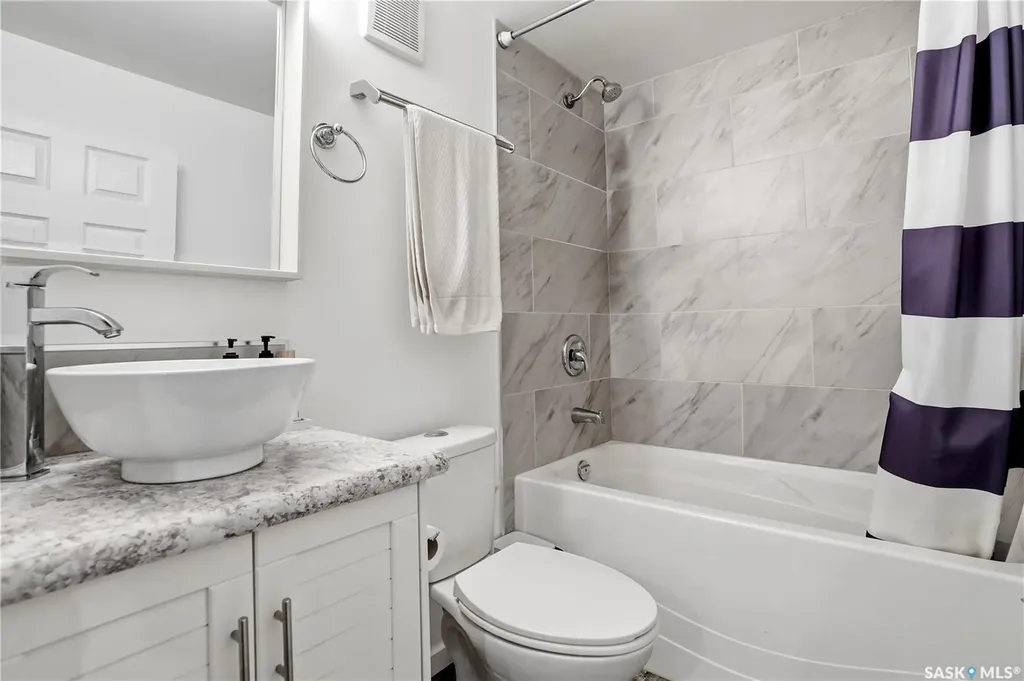38 Ellison Crescent Regina SK S4R 4V5