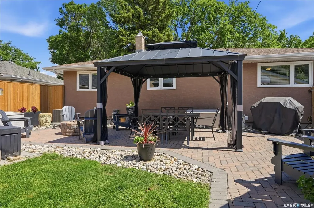 38 Ellison Crescent Regina SK S4R 4V5