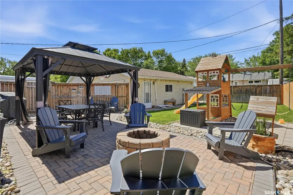 38 Ellison Crescent Regina SK S4R 4V5
