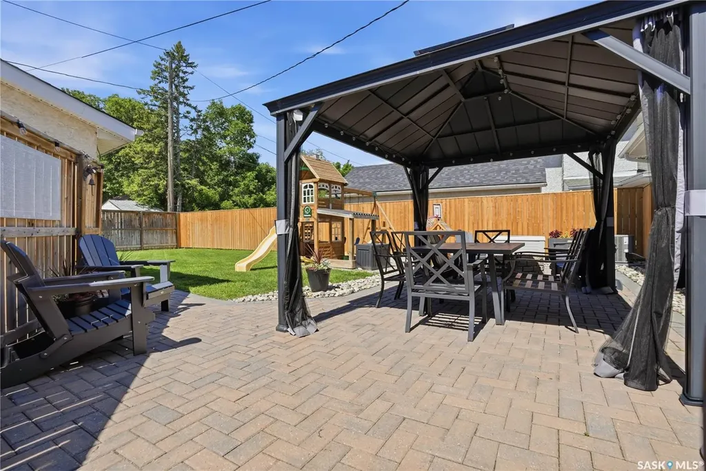 38 Ellison Crescent Regina SK S4R 4V5