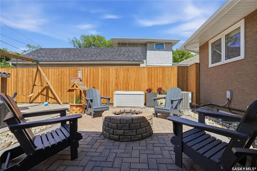 38 Ellison Crescent Regina SK S4R 4V5