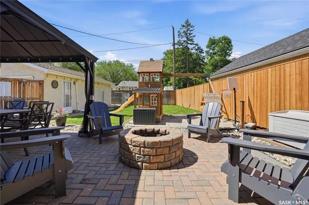 38 Ellison Crescent Regina SK S4R 4V5
