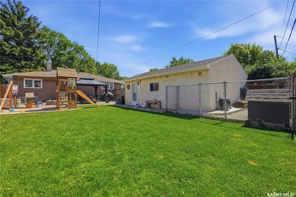 38 Ellison Crescent Regina SK S4R 4V5