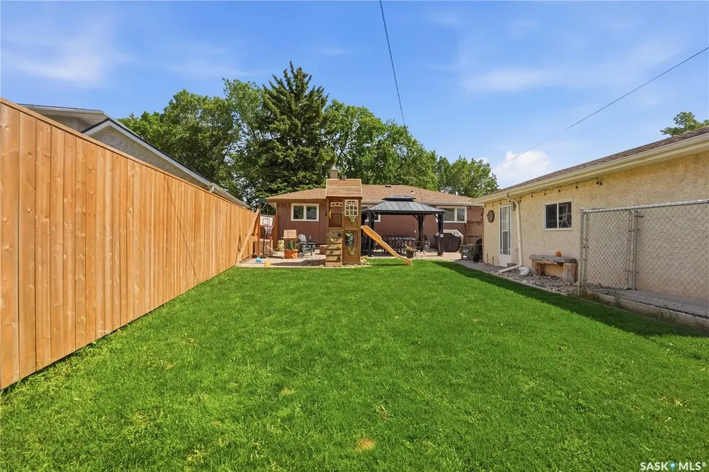 38 Ellison Crescent Regina SK S4R 4V5