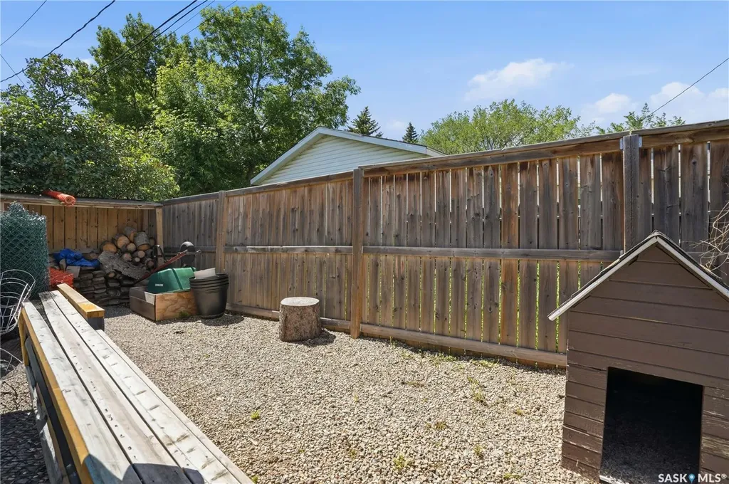 38 Ellison Crescent Regina SK S4R 4V5
