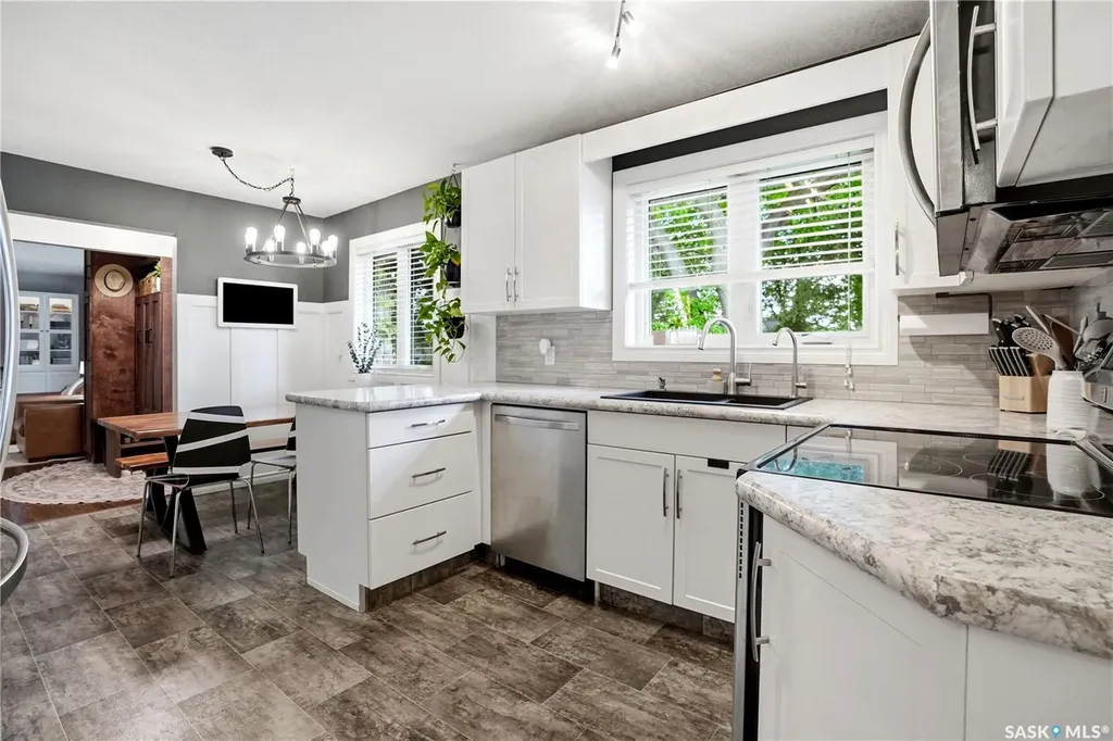38 Ellison Crescent Regina SK S4R 4V5