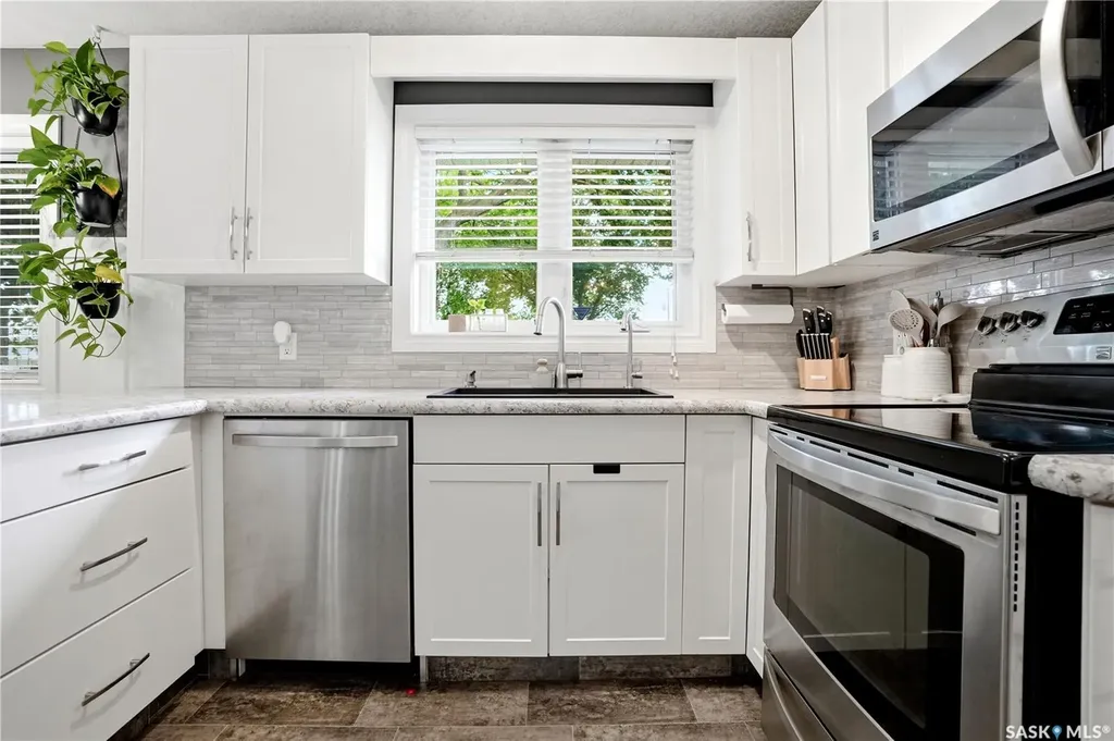 38 Ellison Crescent Regina SK S4R 4V5