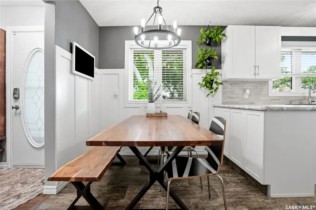 38 Ellison Crescent Regina SK S4R 4V5