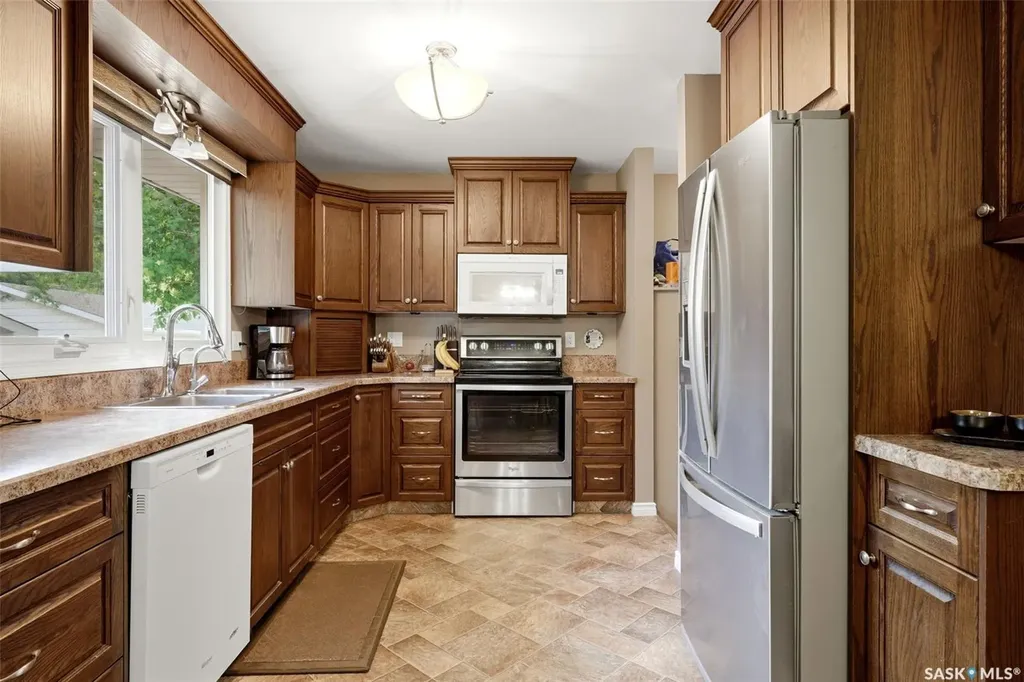 419 Garnet Street N Regina SK S4R 3T2