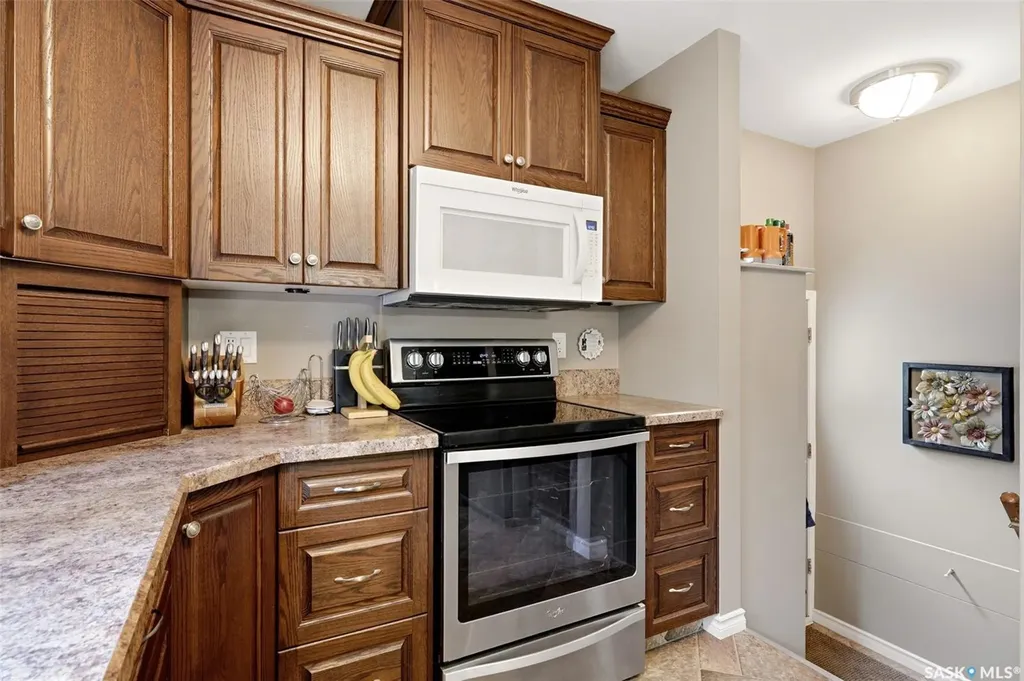 419 Garnet Street N Regina SK S4R 3T2