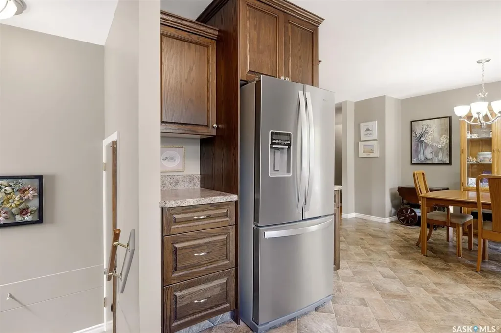 419 Garnet Street N Regina SK S4R 3T2