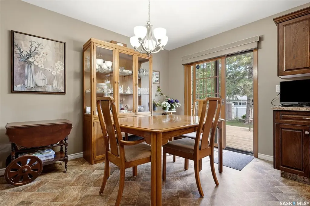 419 Garnet Street N Regina SK S4R 3T2