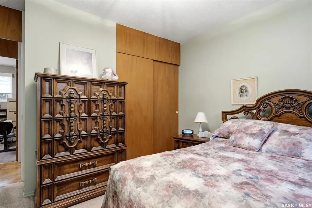 419 Garnet Street N Regina SK S4R 3T2