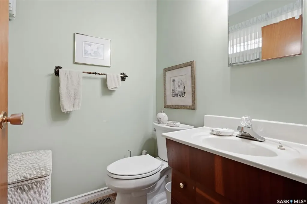 419 Garnet Street N Regina SK S4R 3T2