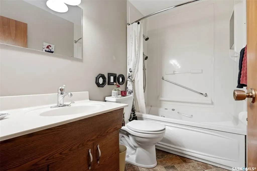 419 Garnet Street N Regina SK S4R 3T2
