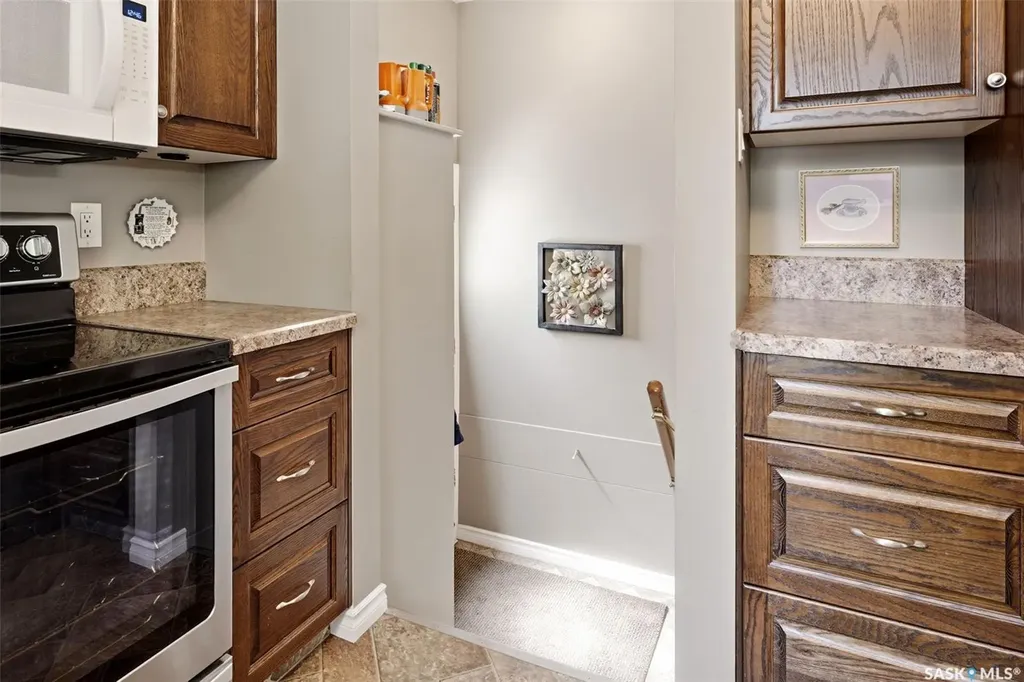419 Garnet Street N Regina SK S4R 3T2