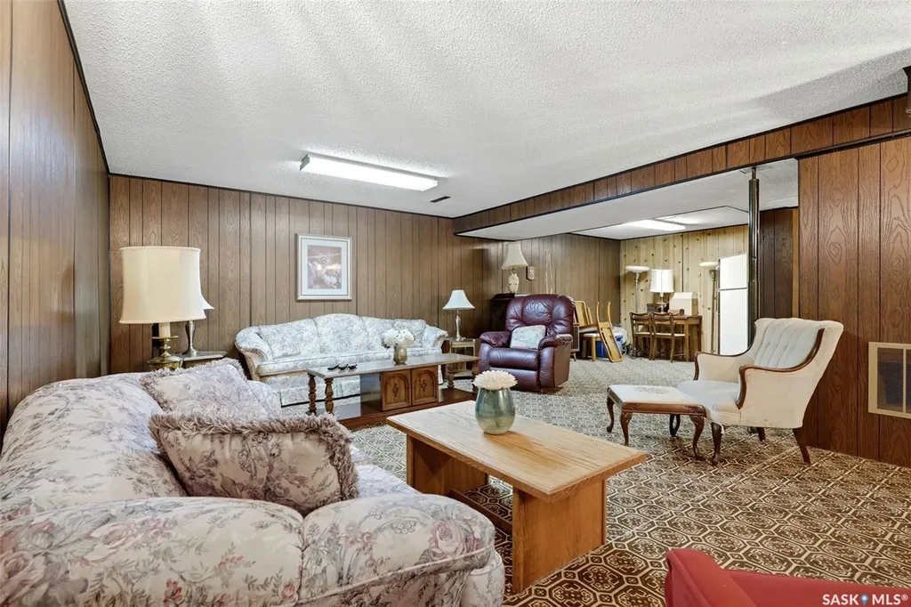 419 Garnet Street N Regina SK S4R 3T2