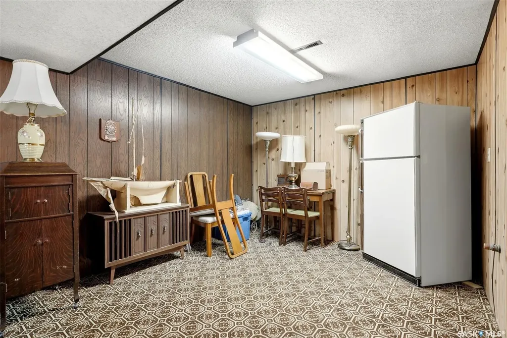 419 Garnet Street N Regina SK S4R 3T2