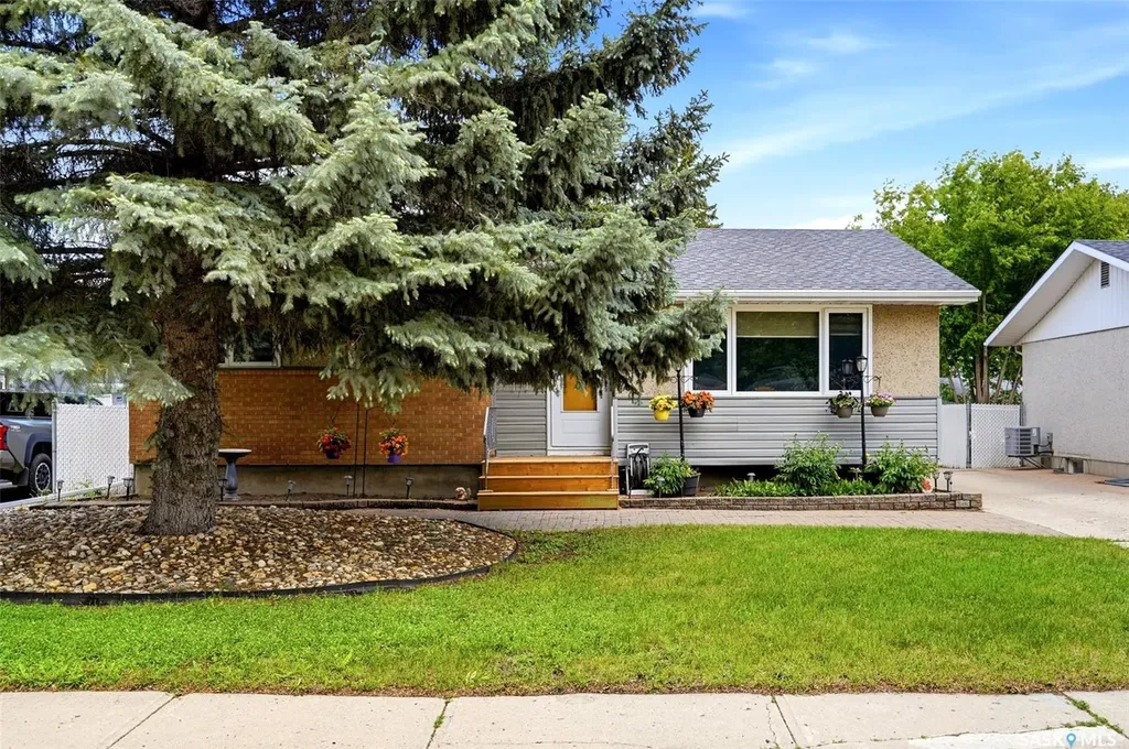 419 Garnet Street N Regina SK S4R 3T2