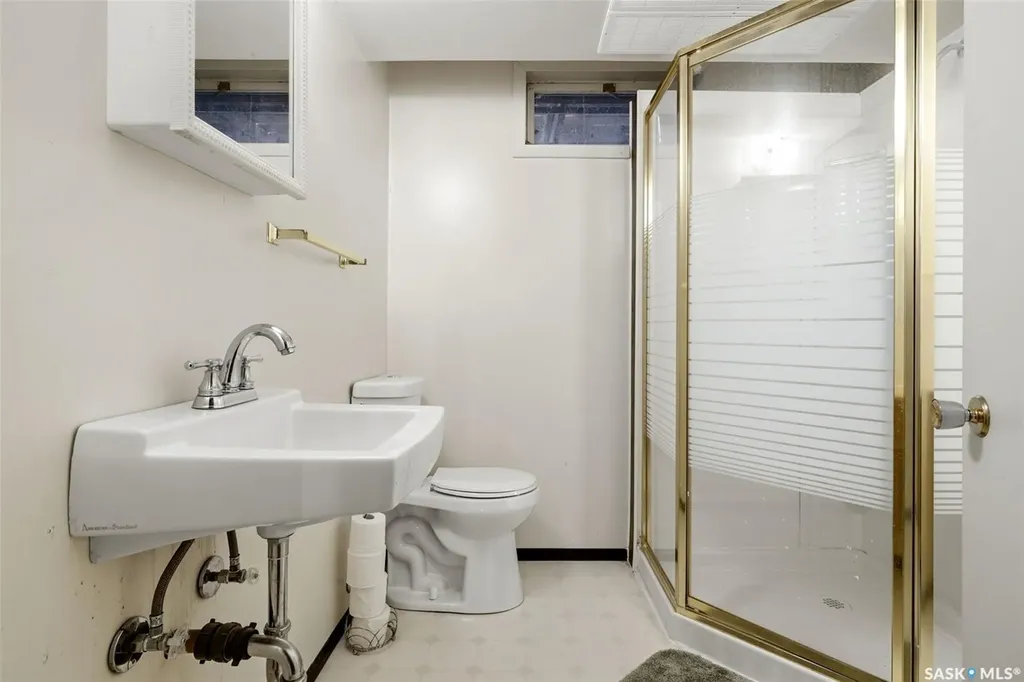 419 Garnet Street N Regina SK S4R 3T2