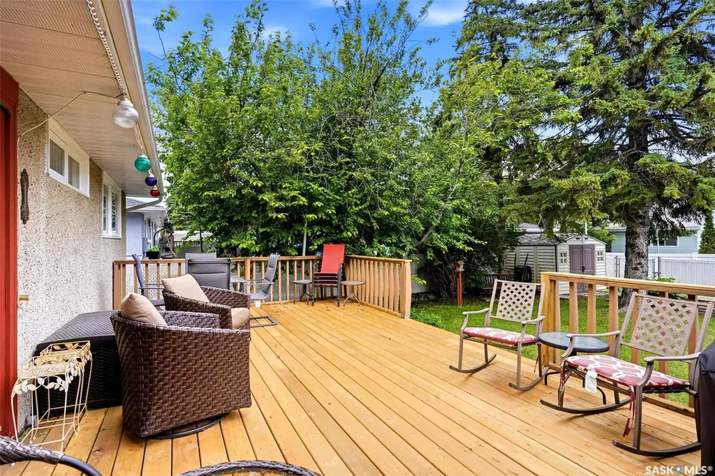 419 Garnet Street N Regina SK S4R 3T2