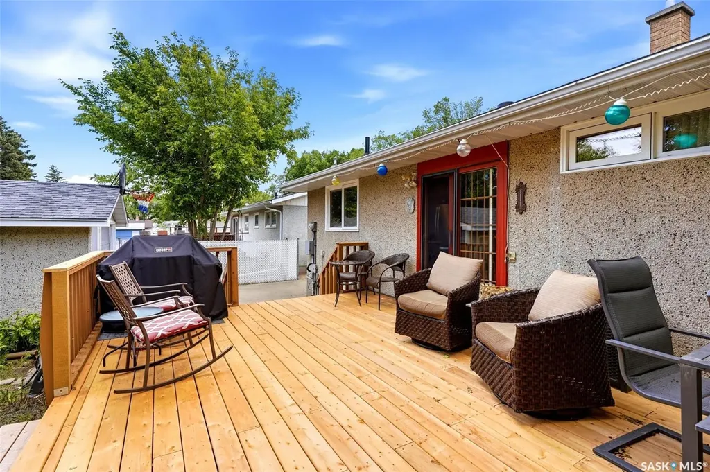 419 Garnet Street N Regina SK S4R 3T2