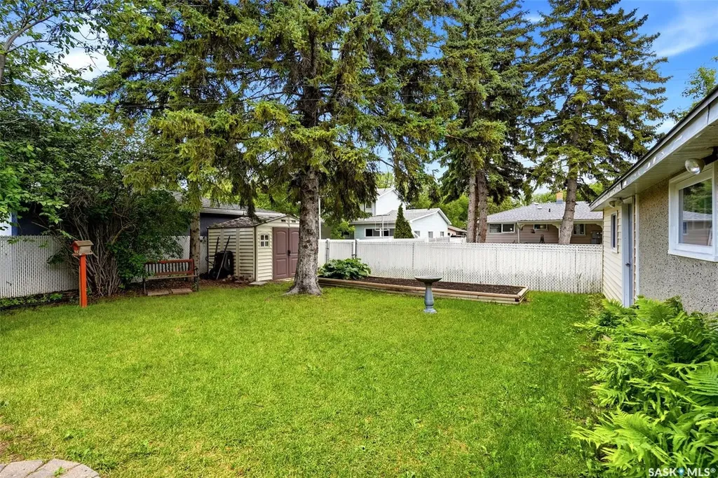 419 Garnet Street N Regina SK S4R 3T2