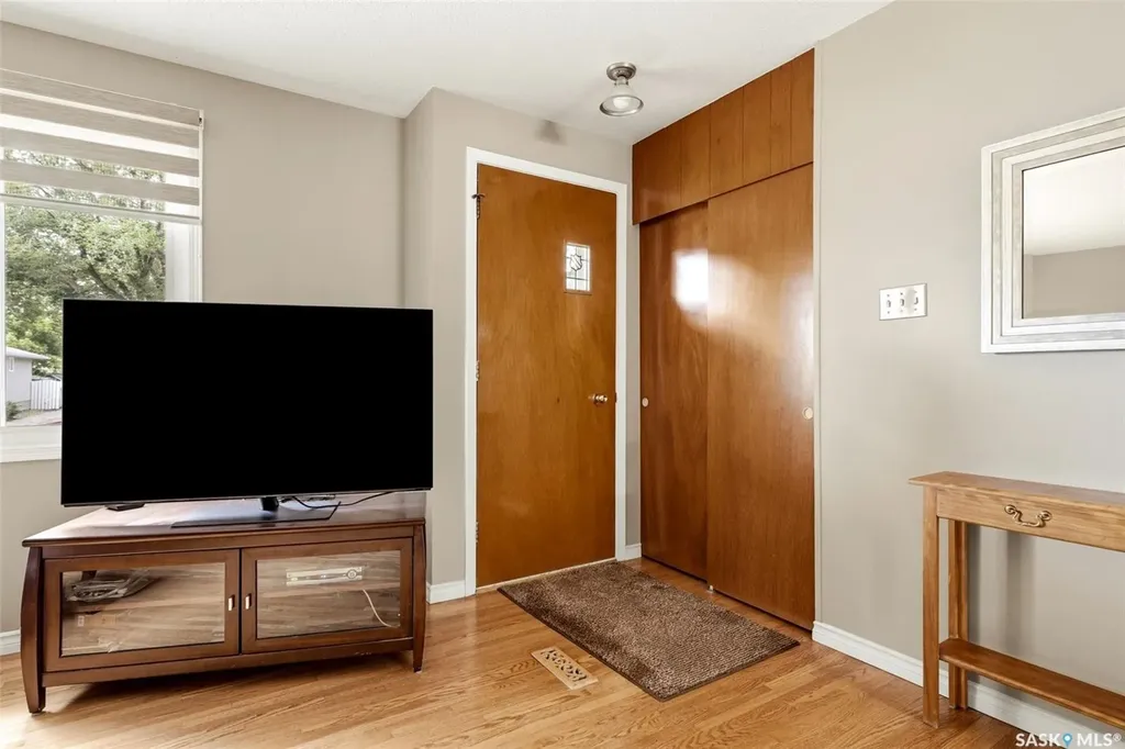 419 Garnet Street N Regina SK S4R 3T2