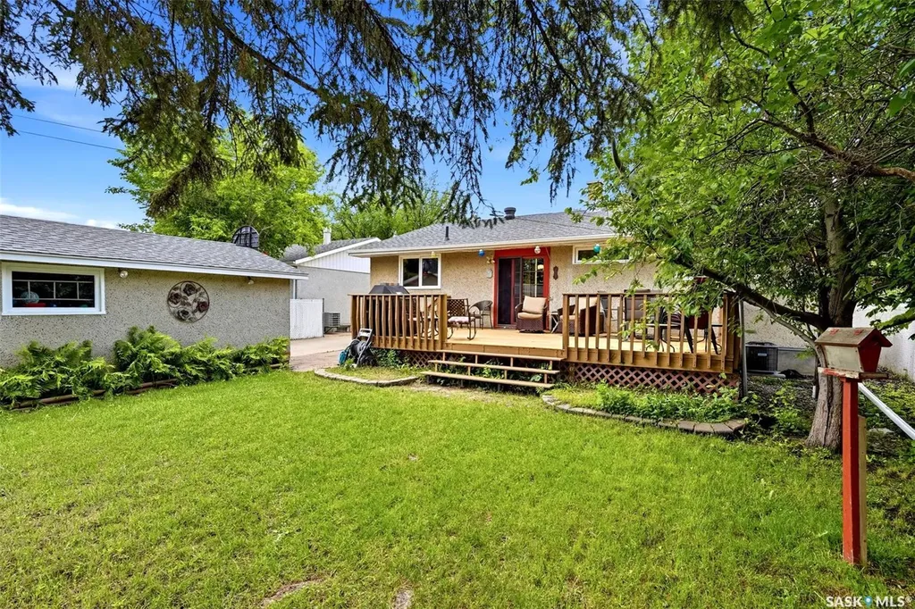 419 Garnet Street N Regina SK S4R 3T2