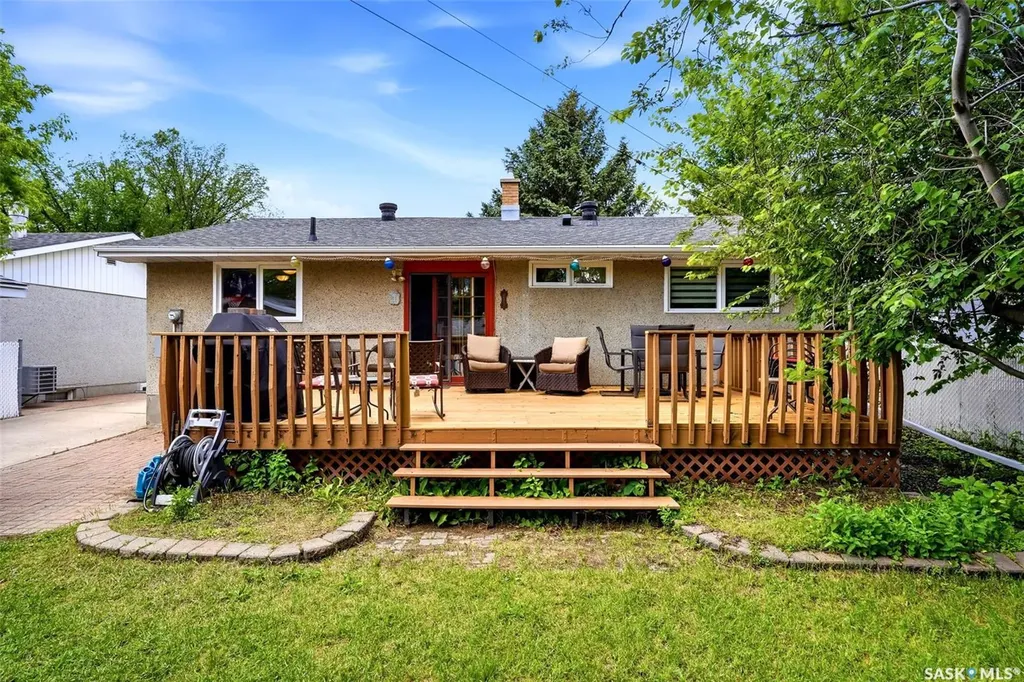 419 Garnet Street N Regina SK S4R 3T2
