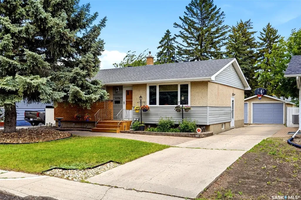 419 Garnet Street N Regina SK S4R 3T2