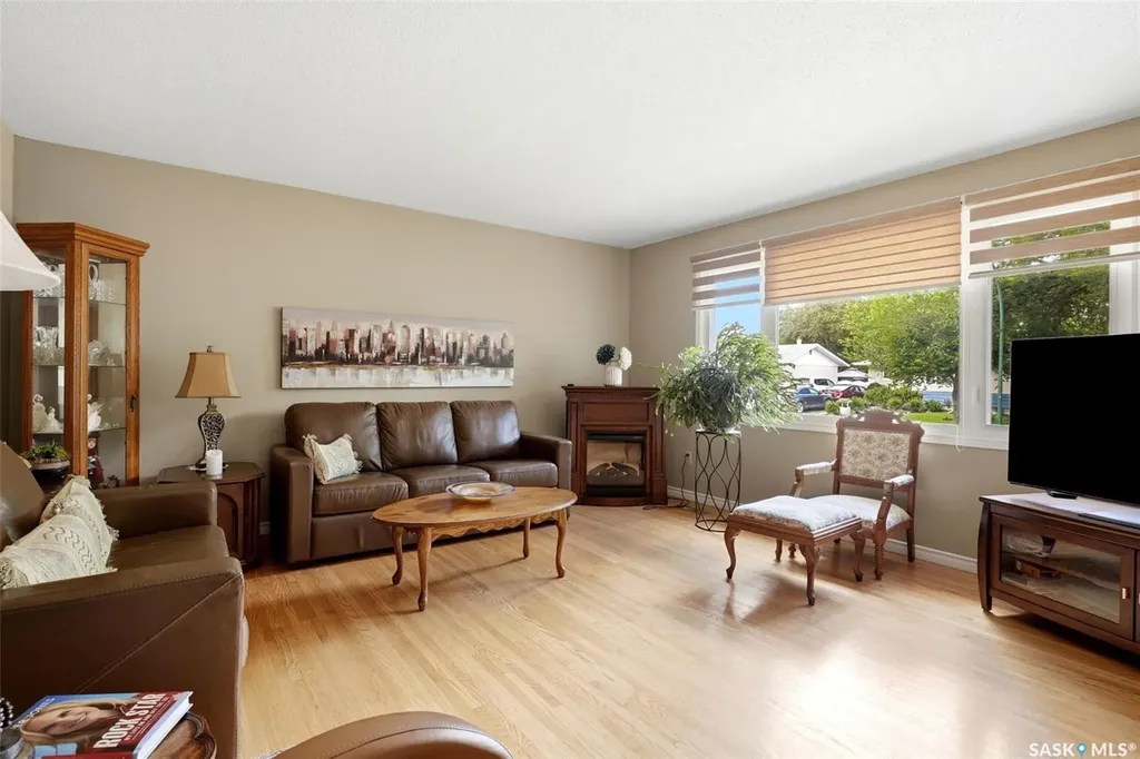419 Garnet Street N Regina SK S4R 3T2