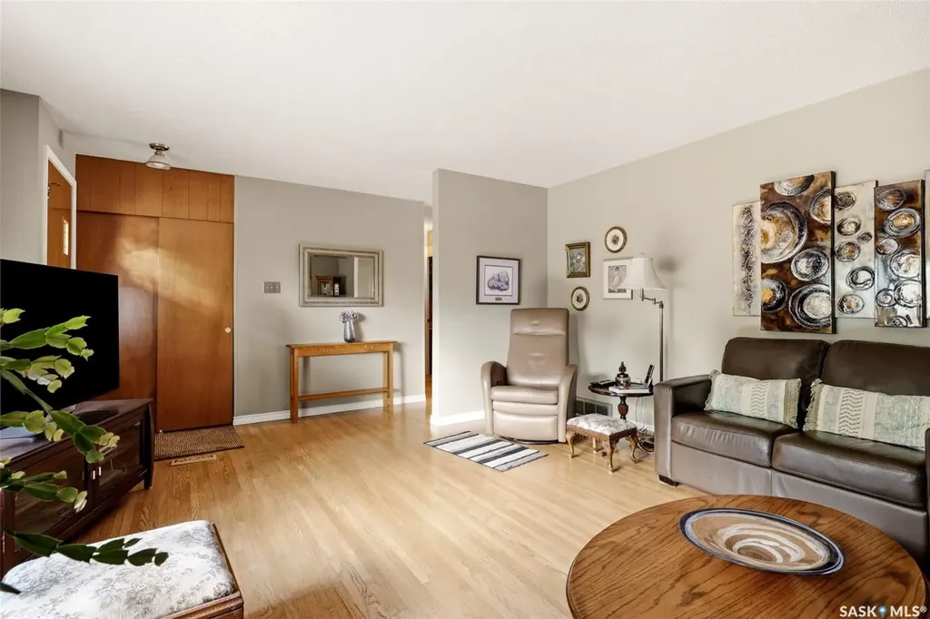 419 Garnet Street N Regina SK S4R 3T2