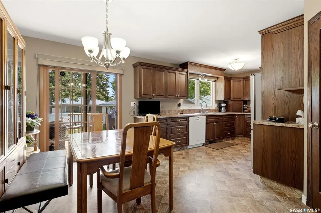 419 Garnet Street N Regina SK S4R 3T2