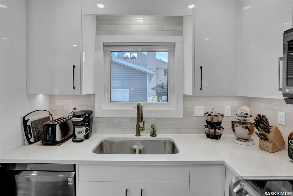 117 Douglas Avenue E Regina SK S4N 1H2
