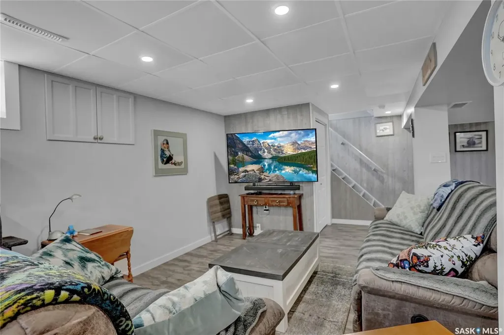 117 Douglas Avenue E Regina SK S4N 1H2