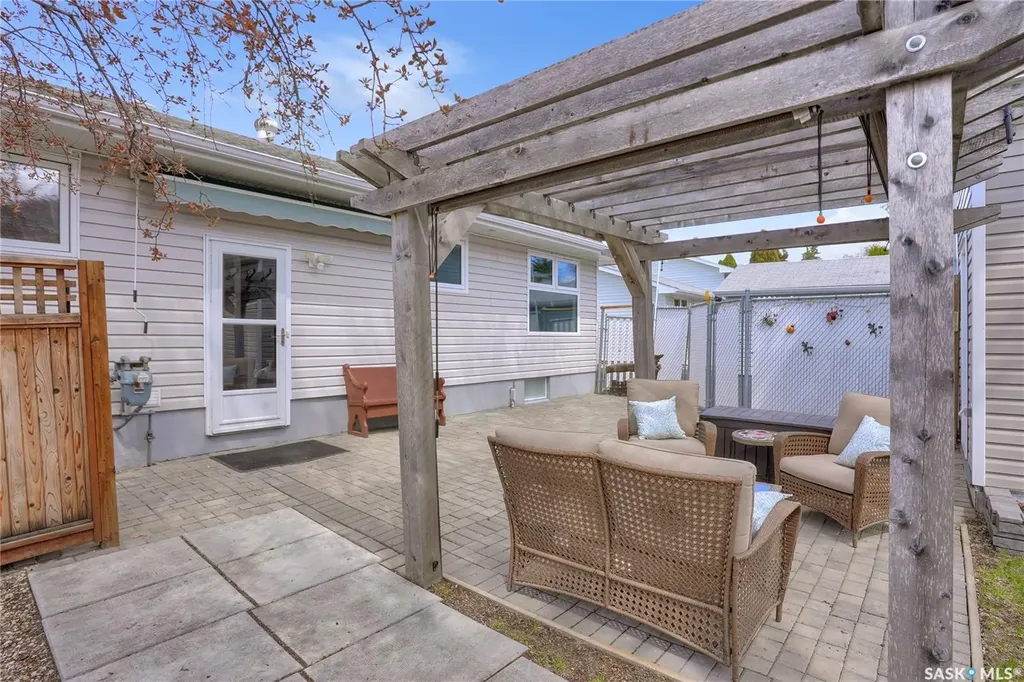 117 Douglas Avenue E Regina SK S4N 1H2