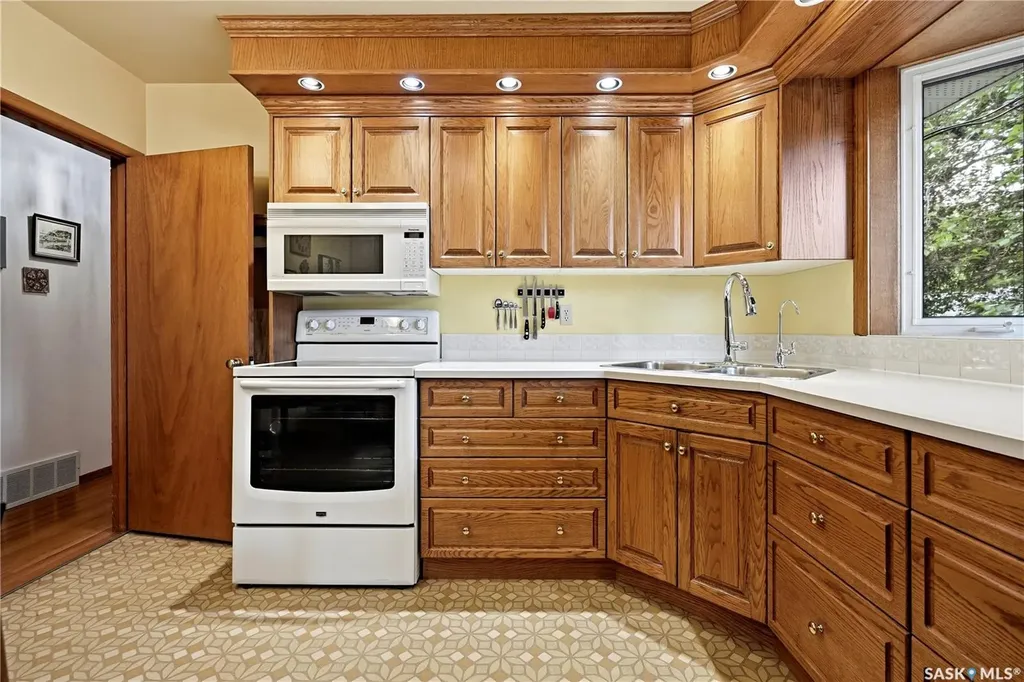 2109 Dufferin Road Regina SK S4S 5B4