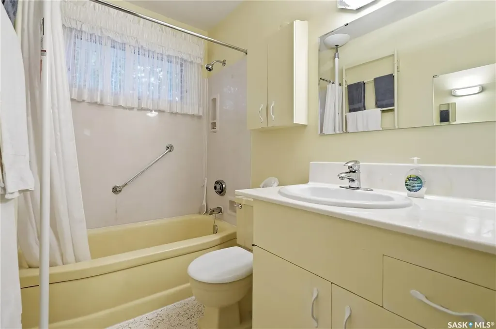 2109 Dufferin Road Regina SK S4S 5B4