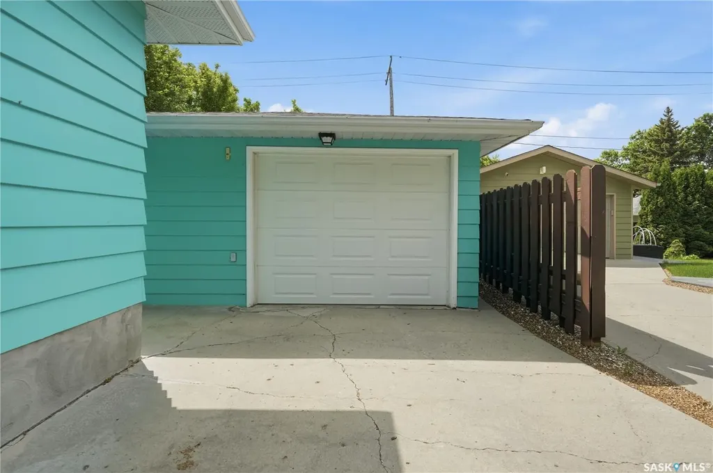 2109 Dufferin Road Regina SK S4S 5B4