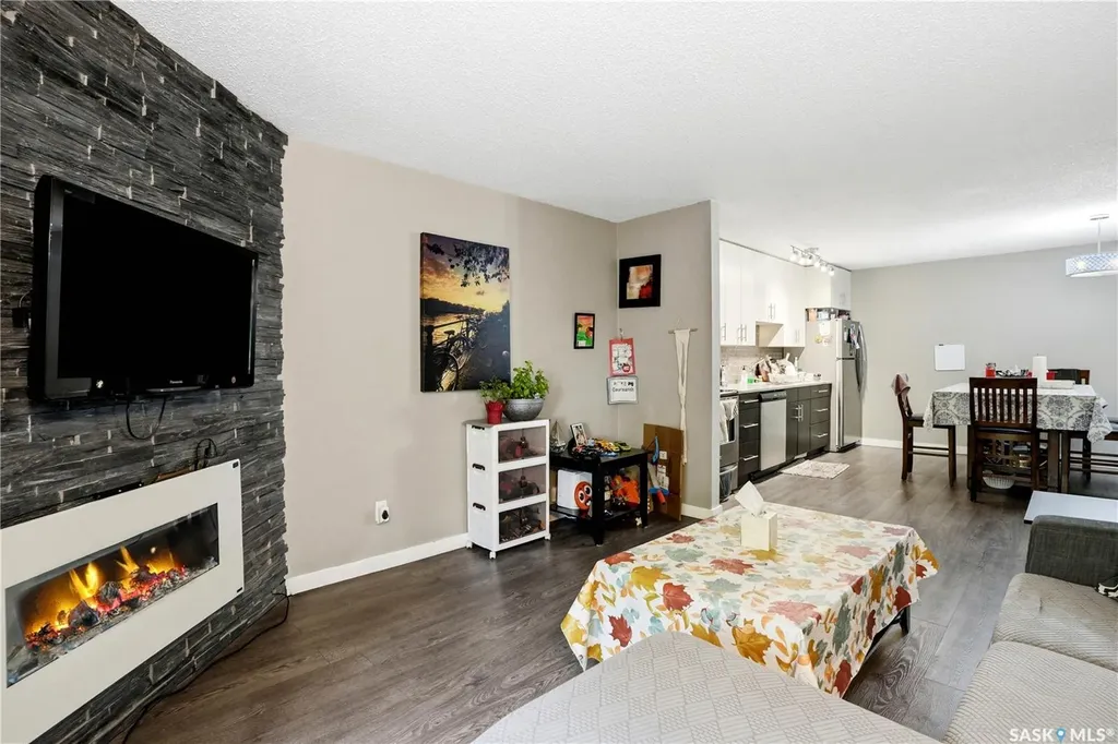 536 4th Avenue N Saskatoon SK S7K 2M5